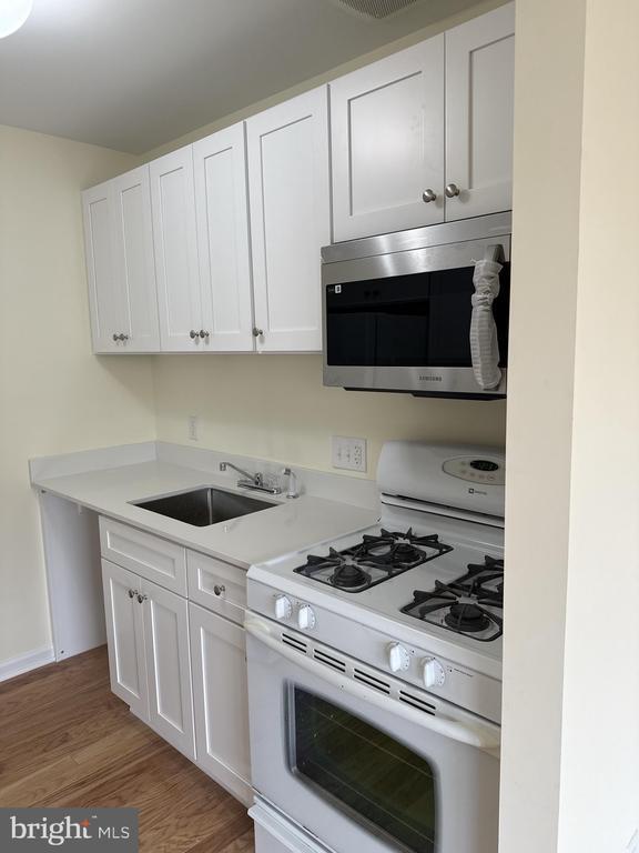 Building Photo - 2754 Hollywood Rd