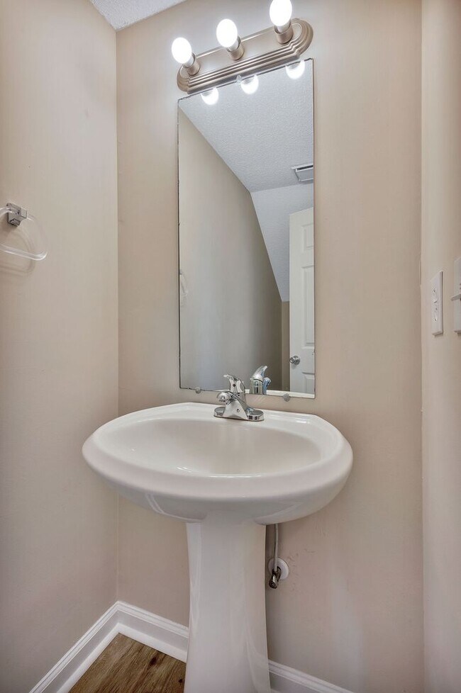 Building Photo - Perfect Family Layout with Office & Large Fenced Backyard | $500 Move-In Incentive for 4/1/26 Mov...