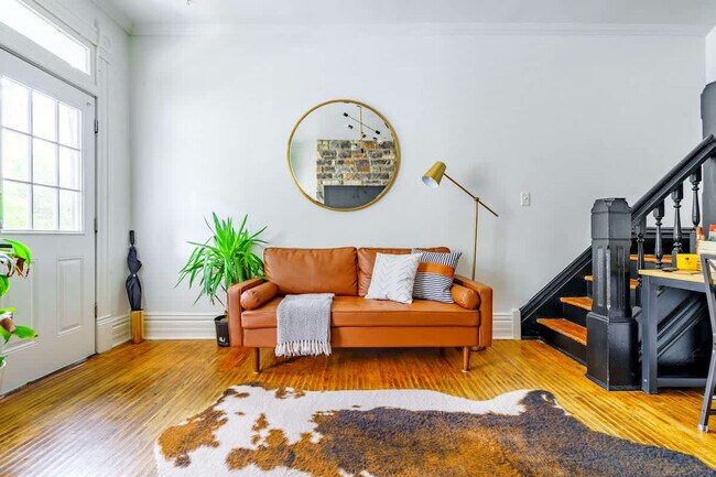 Building Photo - 256 W Poplar Ave