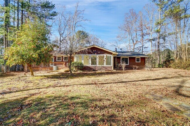 Building Photo - 648 Cativo Dr SW