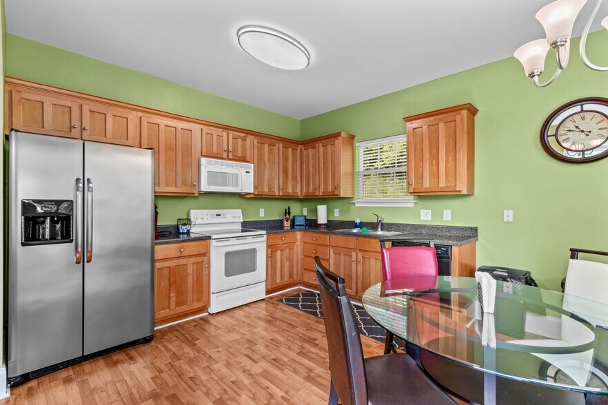 Building Photo - 7228 Lynbrook Cir