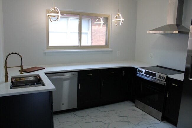 Building Photo - 2504 W Euclid St