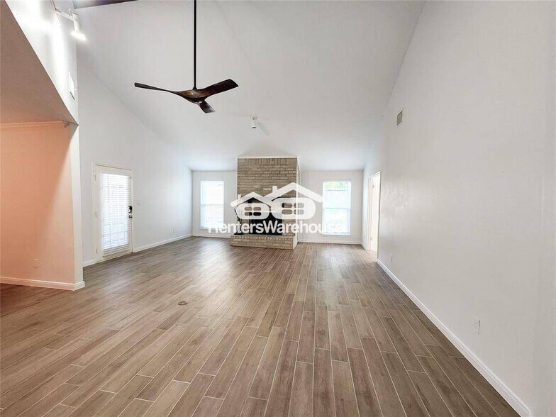 Building Photo - 12800 Briar Forest Dr