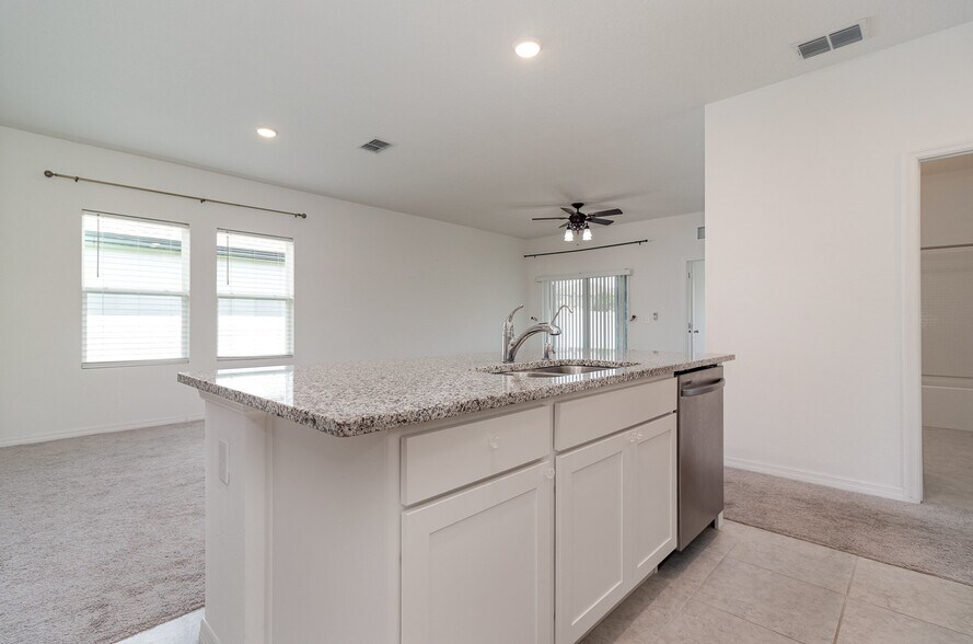 Building Photo - 5876 Bovine Dr