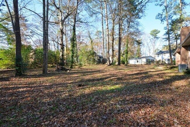 Building Photo - 1316 White Oak St SE