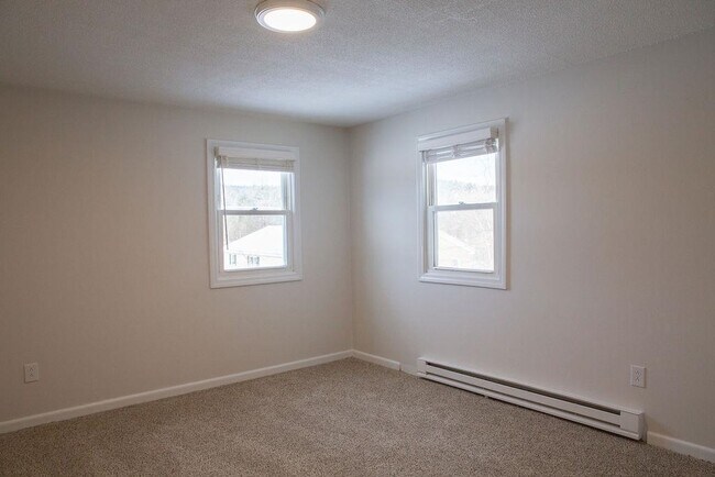 Building Photo - 180 N Main St