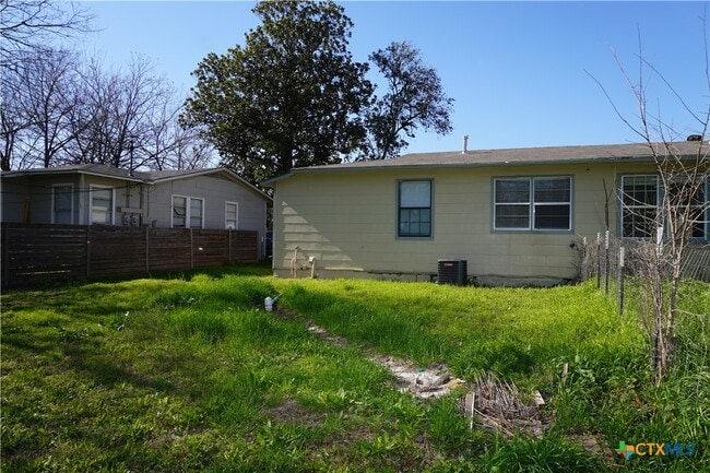 Building Photo - 1006 Haynes St