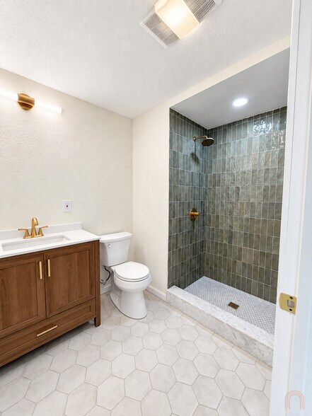 Building Photo - 4270 SW 177th Ave
