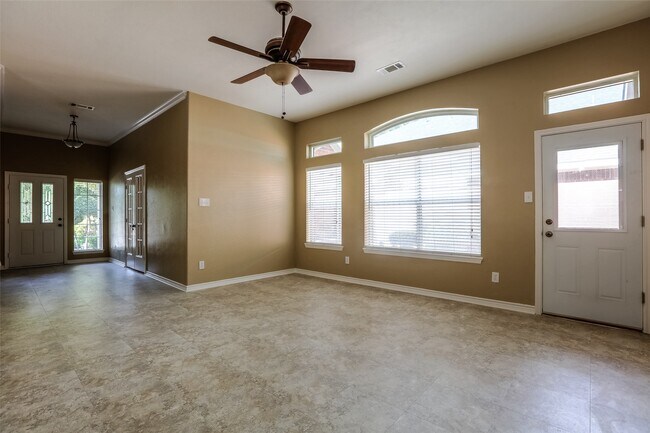 Building Photo - 131 Avonlea Dr