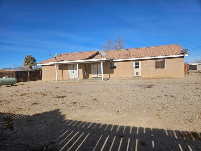 Building Photo - 10648 Peach Ave