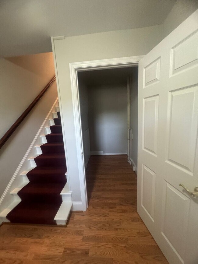 Building Photo - 67 E Shirley Ave