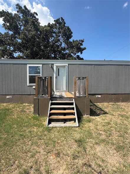 Building Photo - 272 Plum St
