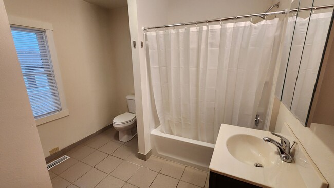 Building Photo - pin00