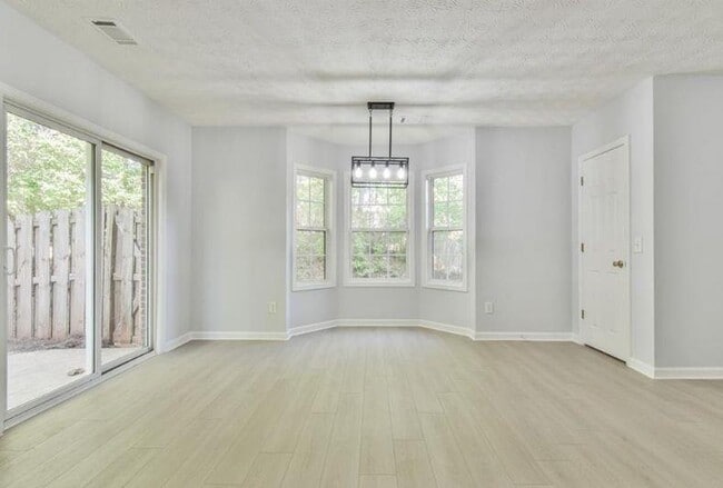 Building Photo - 6125 Brookechase Ln