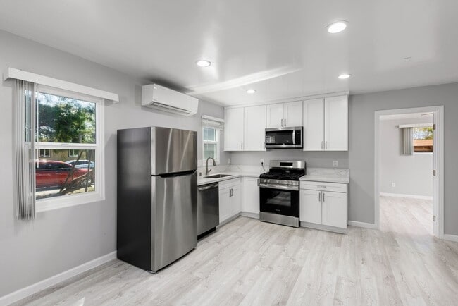 Building Photo - 1041 S Orange St