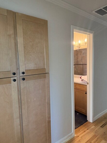 Building Photo - 1590 Hall Ave