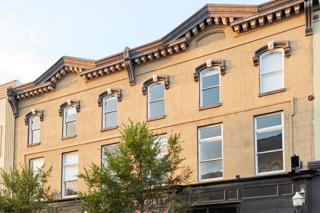 Primary Photo - 109 W Broughton St