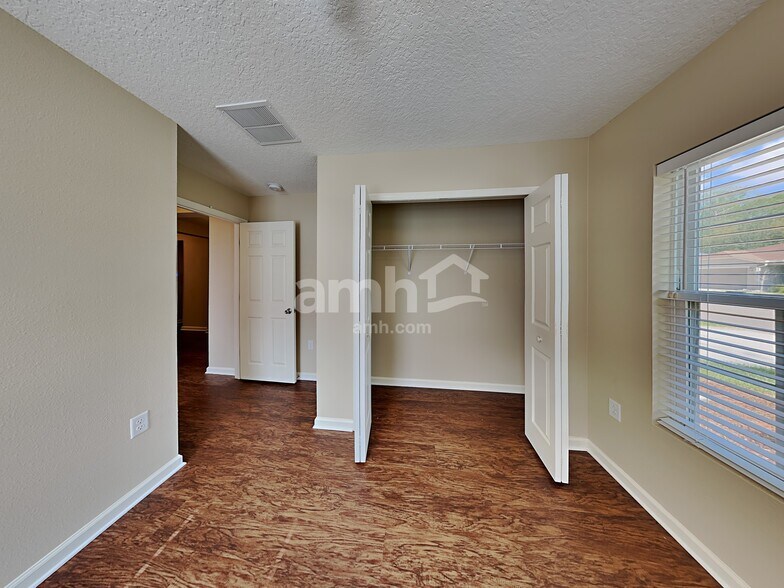 Building Photo - 563 Worcester Ct