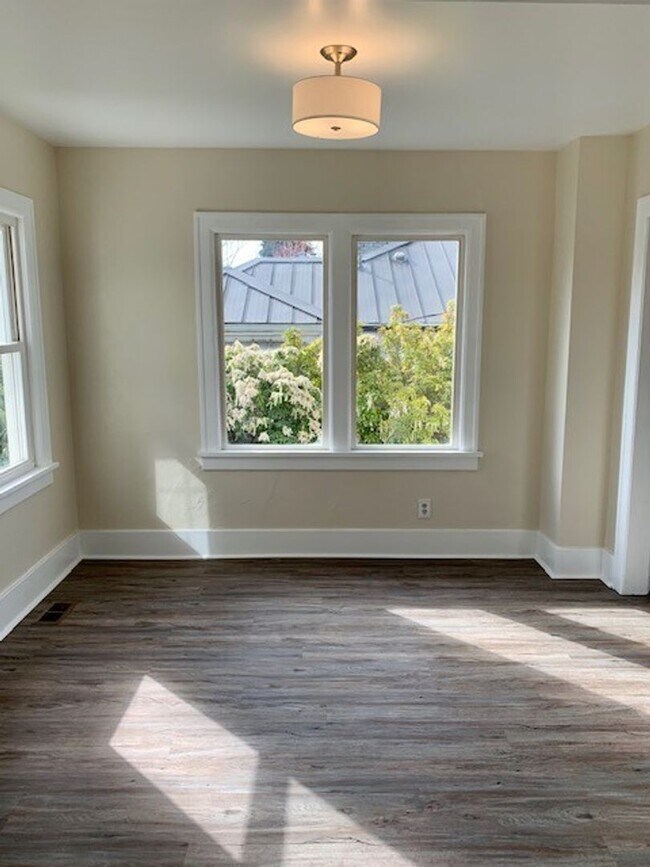 Building Photo - Remodeled 3 Bedroom Home-Duplex in Loyal Heights READY FOR MOVE IN NOW at $3875!