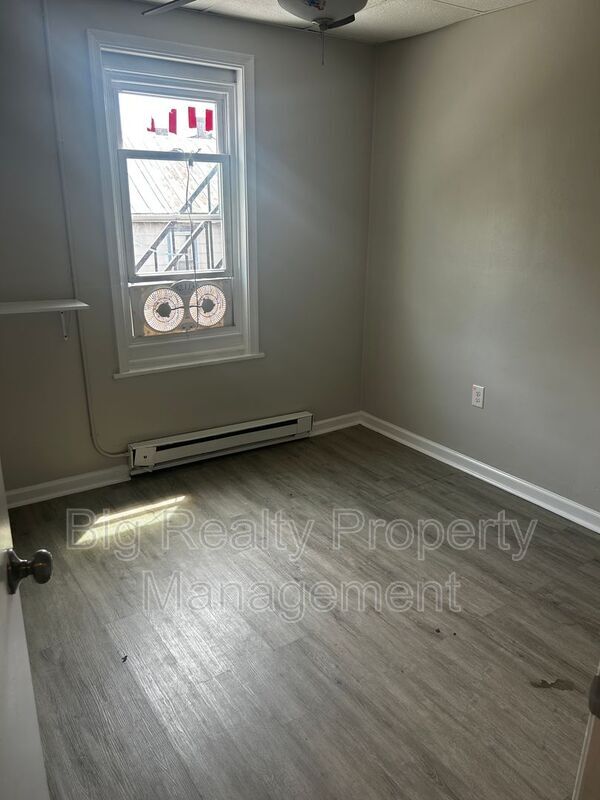 Building Photo - 529 King St
