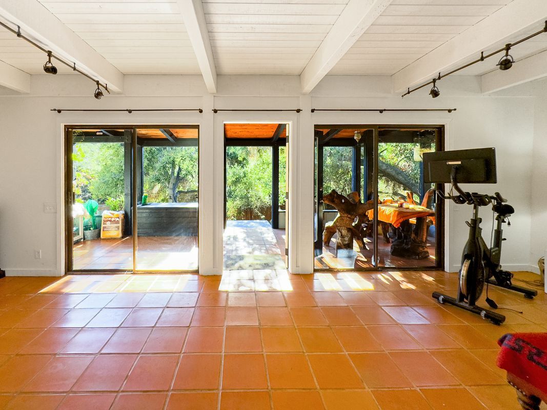 Building Photo - 22012 Topanga School Rd