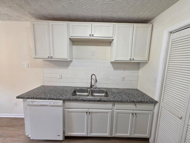 Building Photo - 450 Booth Cir SW