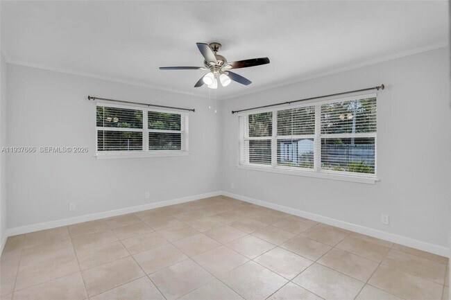 Building Photo - 812 Holly Ln