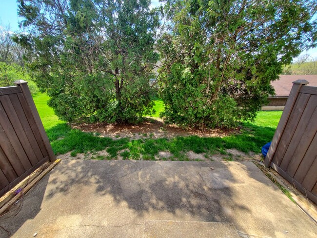 Building Photo - 3 Bed 2 Bath Condo