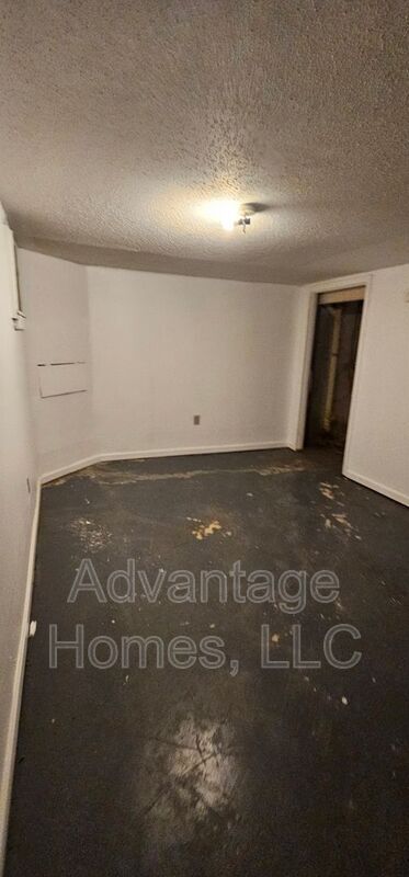 Building Photo - 721 N 70th Terrace