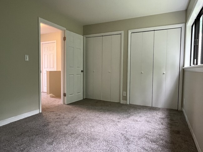 Building Photo - 533 St Marys Dr