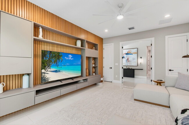 Building Photo - 19886 Meadowside Ln