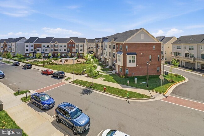 Building Photo - 700 Mount Airy Ter NE