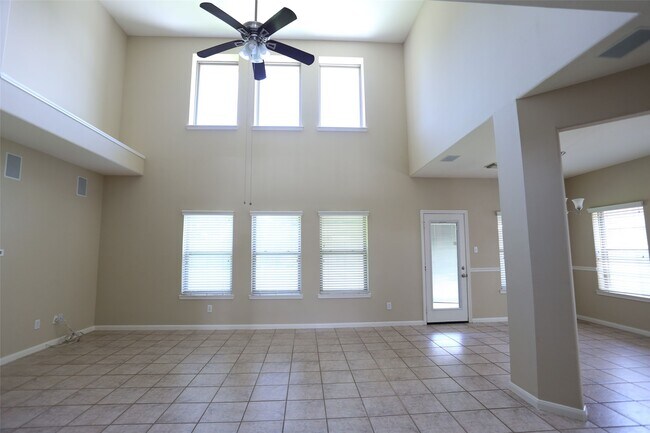 Building Photo - 3327 Summerwood Ln