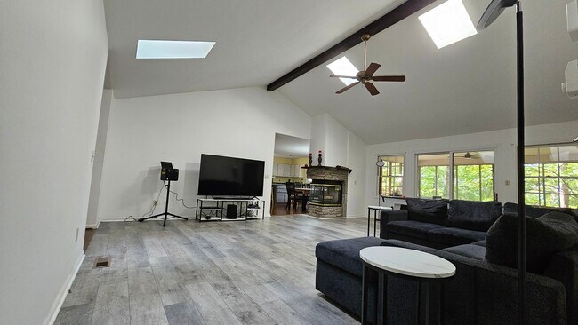 Building Photo - Lakehouse