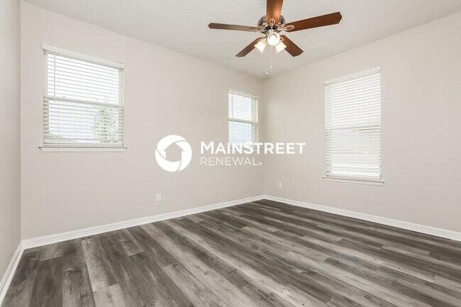 Building Photo - 3 Bedroom Pet-Friendly Home in GRAND ISLAND, FL with Main Street Renewal