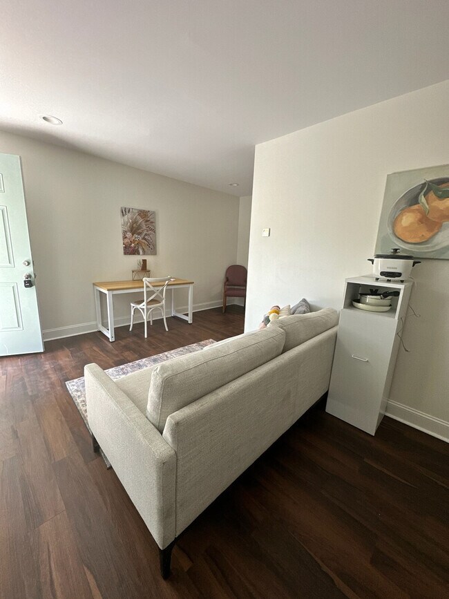 Building Photo - 107 David St