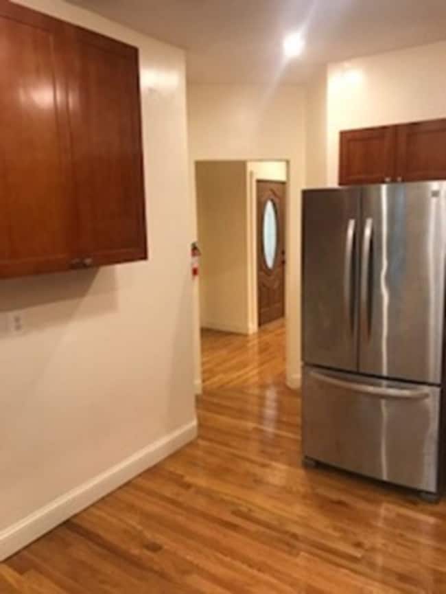 Building Photo - 45 School St