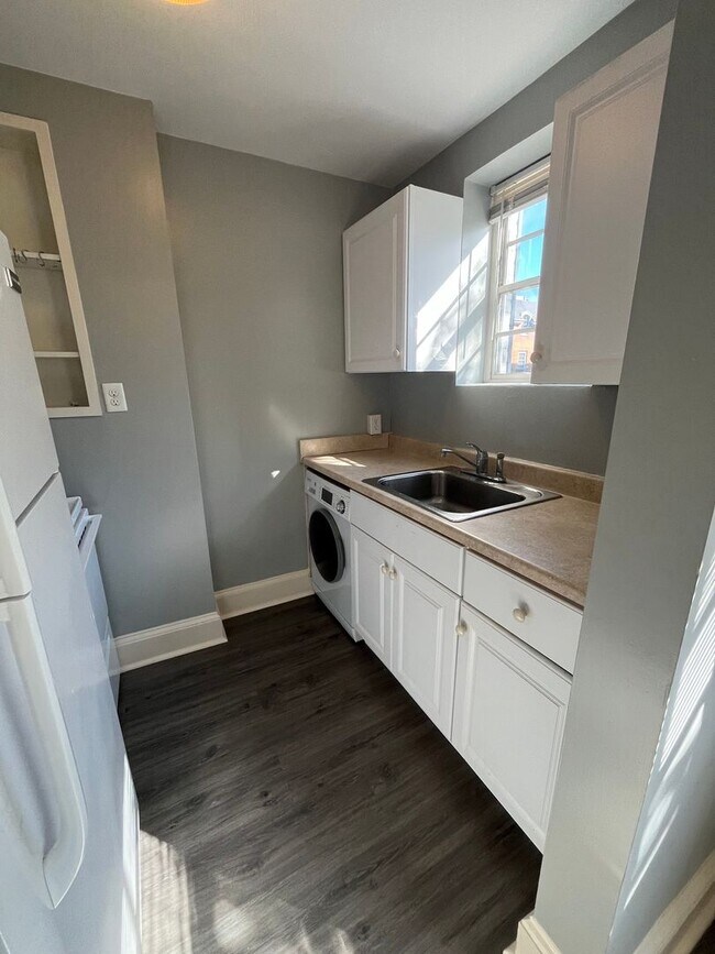 Building Photo - 311 S Washington St