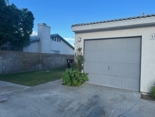Building Photo - COMING SOON!! 3 Bedroom 2 Bathroom Duplex in Cathedral City!