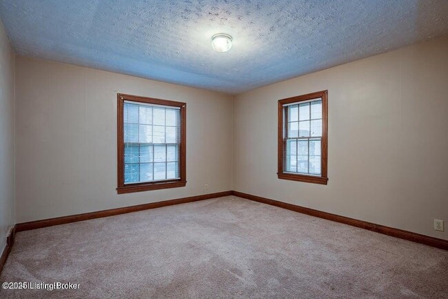 Building Photo - 210 Browns Ln