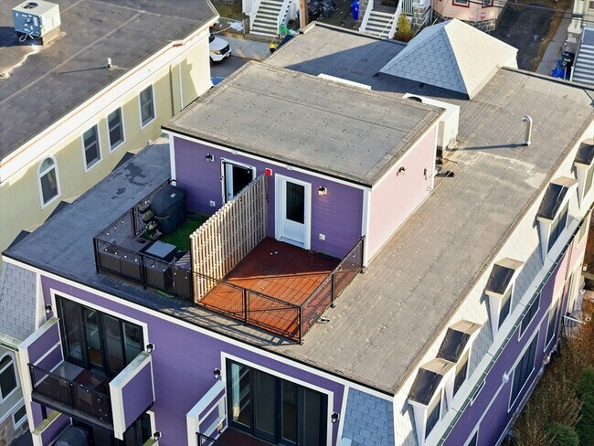 Building Photo - 34 Dix St