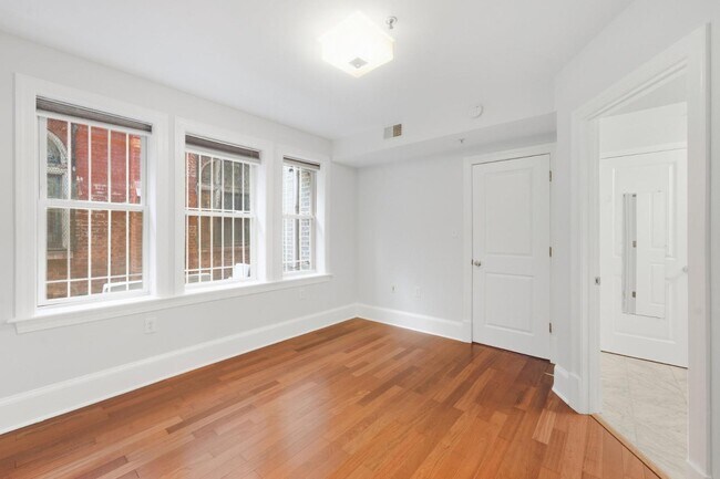 Building Photo - 1465 Columbia Rd NW