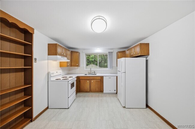 Building Photo - 2500 Sheridan Dr