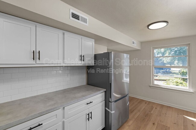 Building Photo - 1395 St Jean St