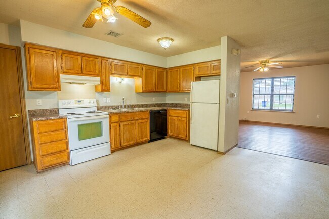 Building Photo - 3 Bed | 2 Bath | Broken Arrow