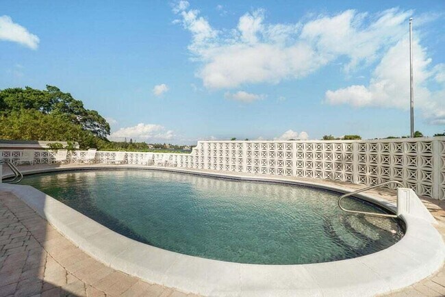 Building Photo - 475 Tequesta Dr