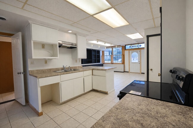 Building Photo - 107 W Baldwin St