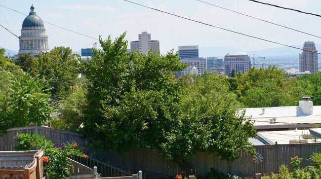 Building Photo - 665 Columbus St E