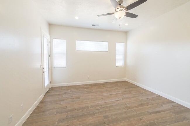Building Photo - New Townhome in Hurricane