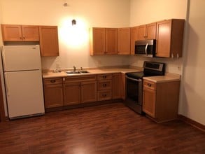 Building Photo - 16864 Davis St